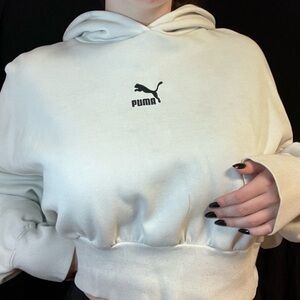 PUMA Cropped Sweatshirt
